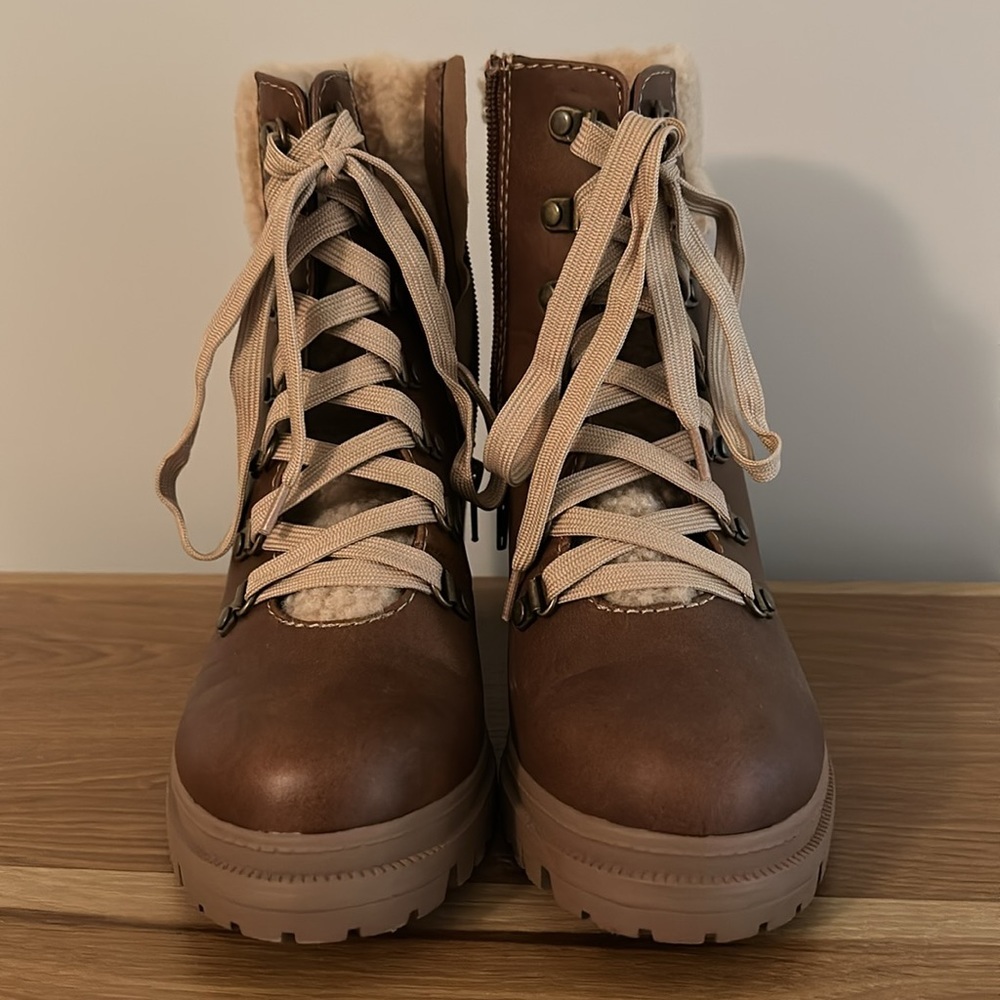 NWOT Fur Lined Leather Brown Heeled Chunky Platform Booties - Picture 3 of 6